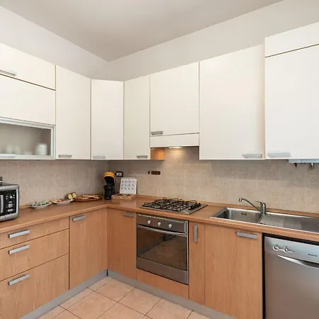 Apartment Relax And Comfort With Spacious Terrace In